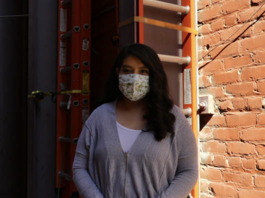 Photo of intern Margelia Perez Moreno with mask on